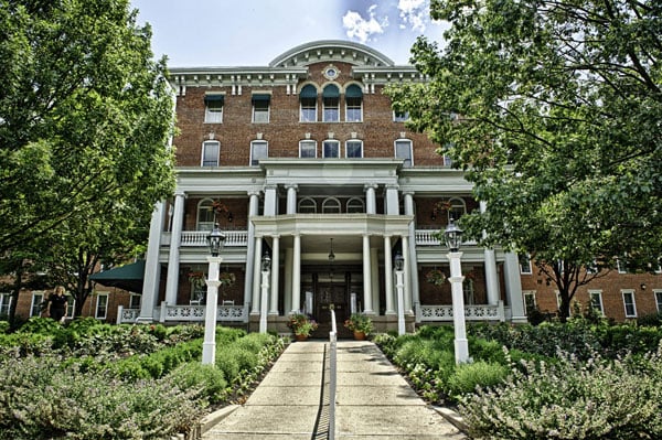 10WilmingtonPlaceMain_Entrance_Web.jpg